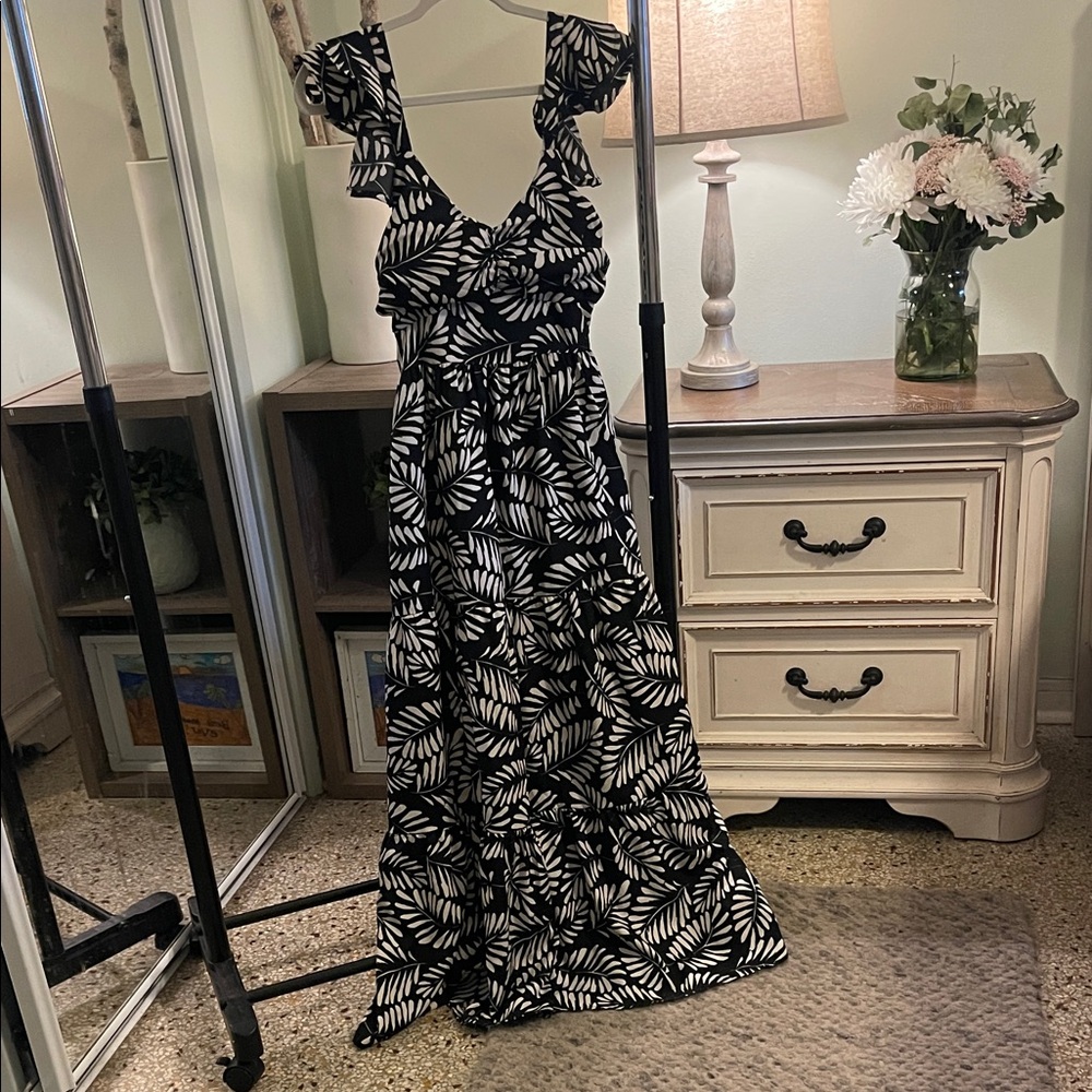 Elegant Black and White Leaf Print Dress